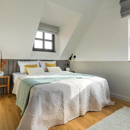 Mazurskie - Niebieska: Lakeside Retreat With Private Pool *