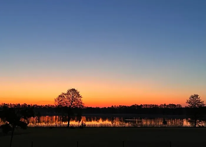 Mazurskie - Niebieska - Siedlisko Na Mazurach Z Bezpośrednim Dostępem Do Jeziora Dejguny Oraz Prywatnym Basenem Willa Sterławki Wielkie