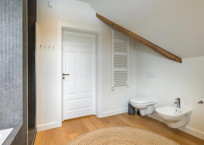 Mazurskie - Niebieska - Siedlisko Na Mazurach Z Bezposrednim Dostepem Do Jeziora Dejguny Oraz Prywatnym Basenem Vila