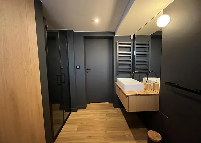 Mazurskie - Niebieska - Siedlisko Na Mazurach Z Bezposrednim Dostepem Do Jeziora Dejguny Oraz Prywatnym Basenem *