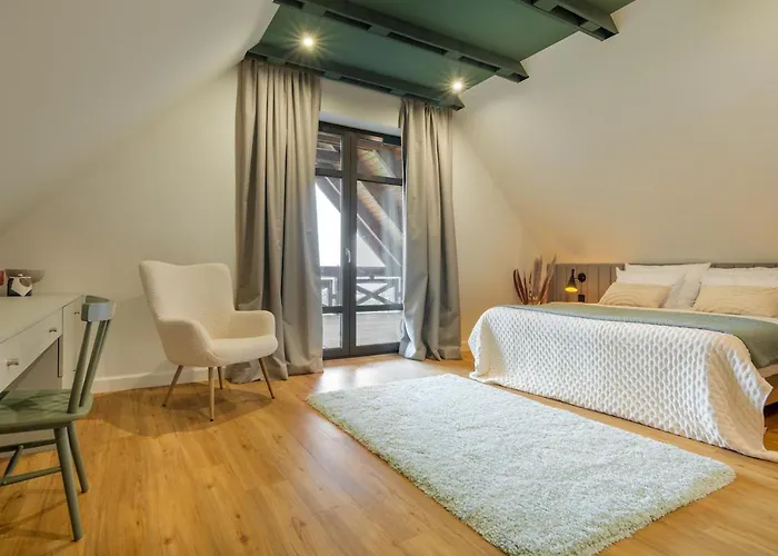 Mazurskie - Niebieska - Siedlisko Na Mazurach Z Bezposrednim Dostepem Do Jeziora Dejguny Oraz Prywatnym Basenem