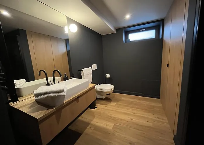 Mazurskie - Niebieska - Siedlisko Na Mazurach Z Bezposrednim Dostepem Do Jeziora Dejguny Oraz Prywatnym Basenem Vila Sterławki Wielkie