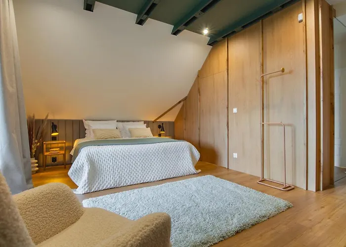 Mazurskie - Niebieska - Siedlisko Na Mazurach Z Bezposrednim Dostepem Do Jeziora Dejguny Oraz Prywatnym Basenem Vila *