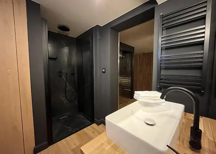 Vila Mazurskie - Niebieska - Siedlisko Na Mazurach Z Bezposrednim Dostepem Do Jeziora Dejguny Oraz Prywatnym Basenem *