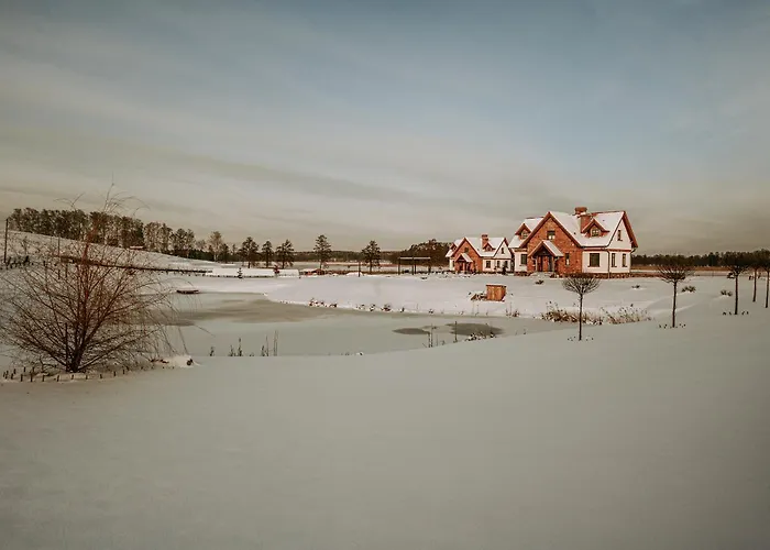 Vila Mazurskie - Niebieska - Siedlisko Na Mazurach Z Bezposrednim Dostepem Do Jeziora Dejguny Oraz Prywatnym Basenem Sterławki Wielkie